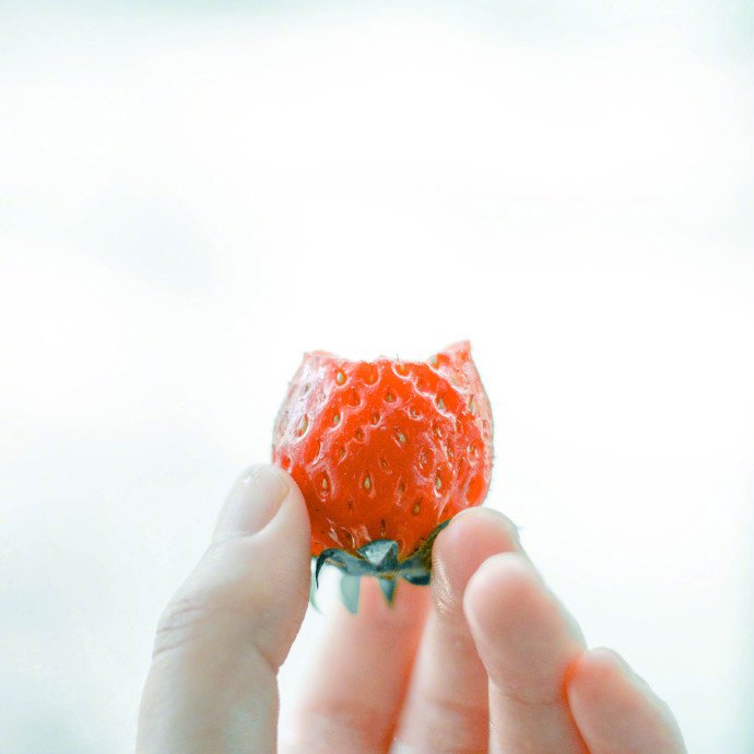 点击大图看下一张：众生皆苦，你是草莓味