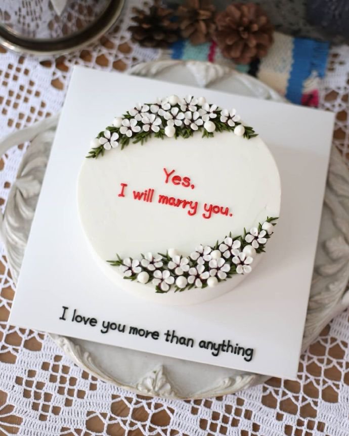 点击大图看下一张：一组甜蜜的情侣蛋糕图片