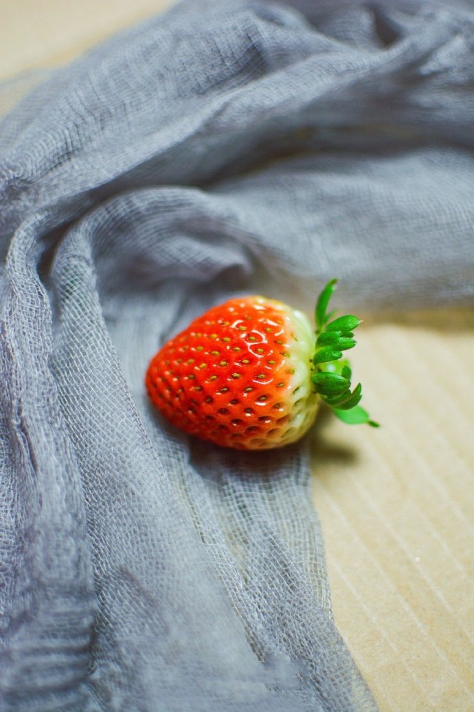 点击大图看下一张：一组甜甜的小草莓图片
