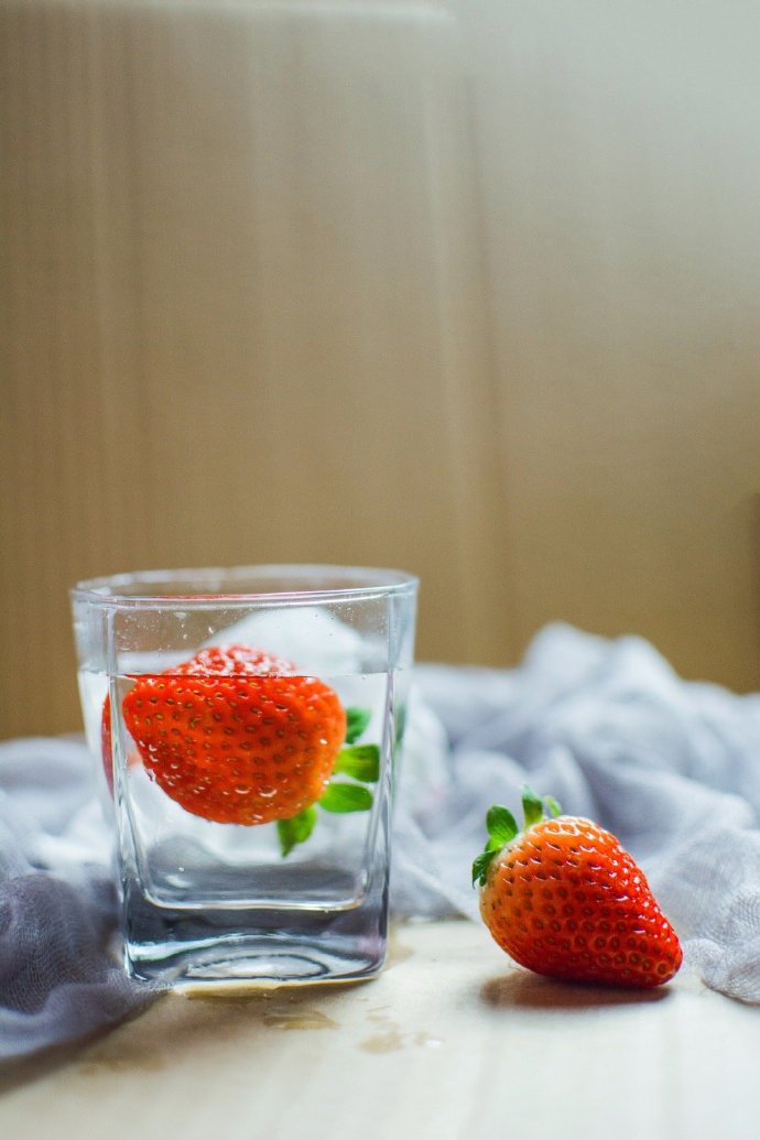 点击大图看下一张：一组甜甜的小草莓图片