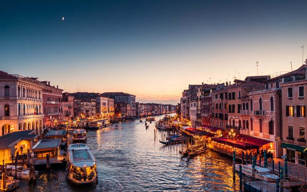 点击大图看下一张：威尼斯唯美黄昏风景图片