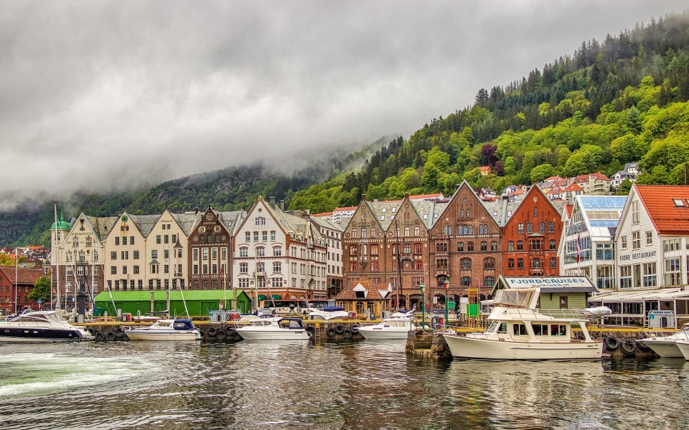 点击大图看下一张：挪威小镇唯美风景图片