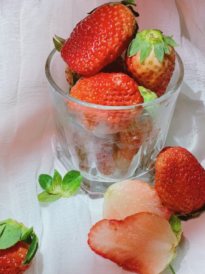 点击大图看下一张：水果中颜值很高的草莓
