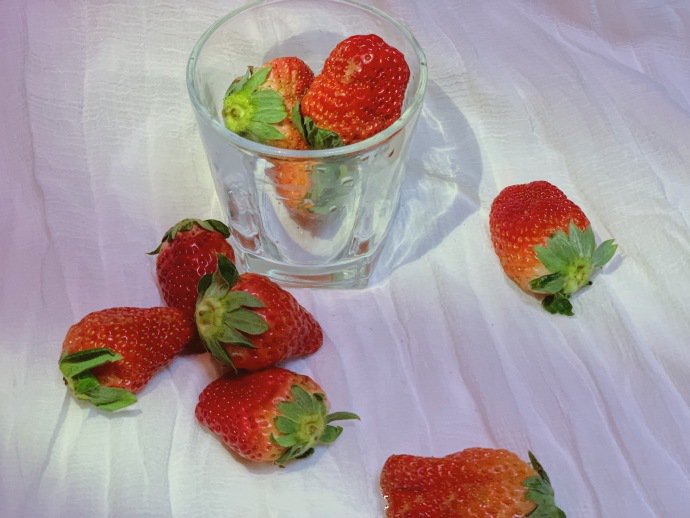 点击大图看下一张：水果中颜值很高的草莓