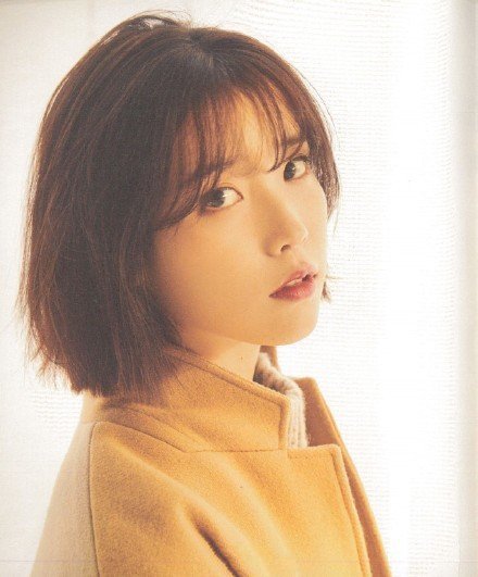 点击大图看下一张：韩国女星李知恩俏皮短发图片