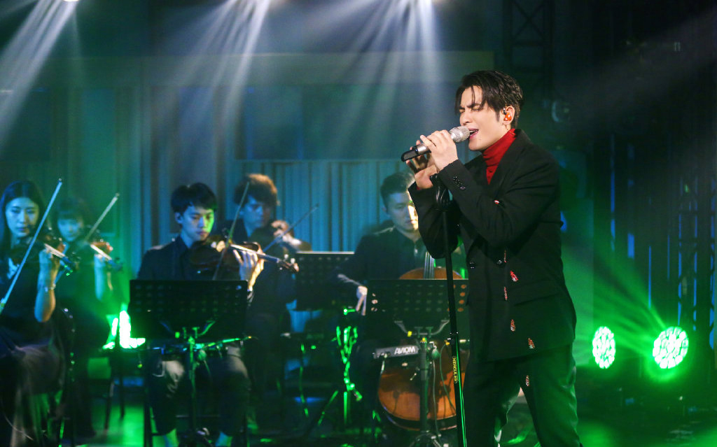 点击大图看下一张：萧敬腾《歌手·当打之年》第六期剧照图片