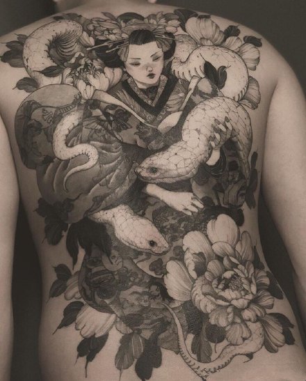 点击大图看下一张：传统的18款艺伎纹身作品图片