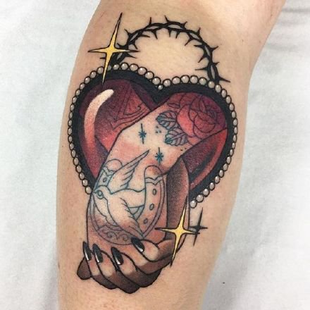 点击大图看下一张：象征爱情的心形牵手school纹身作品