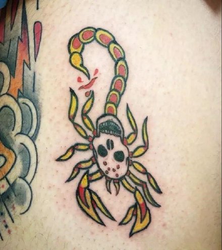 点击大图看下一张：蝎子刺青 school的9款蝎子纹身作品赏析