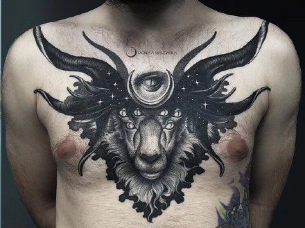 点击大图看下一张：暗黑的一组羊头撒旦花胸纹身作品