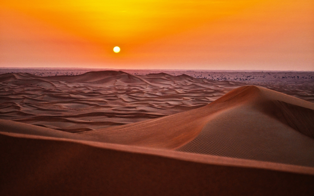 点击大图看下一张：壮观辽阔的沙漠风景图片