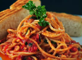 美味的意大利面美食图片