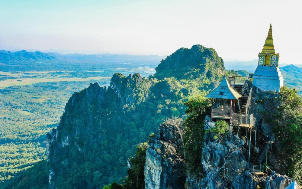 点击大图看下一张：泰国经典建筑风景图片桌面壁纸
