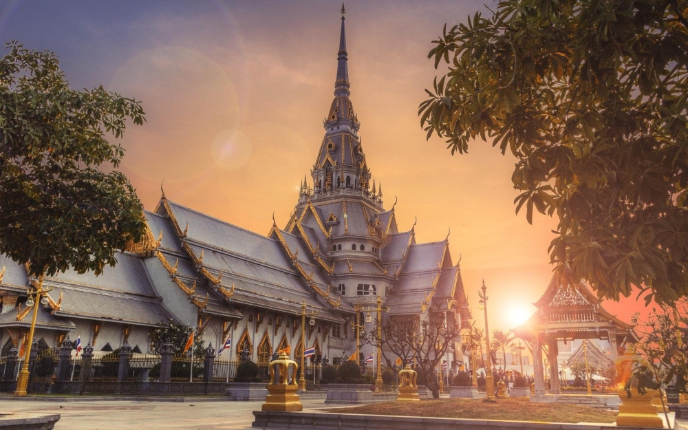 点击大图看下一张：泰国经典建筑风景图片桌面壁纸