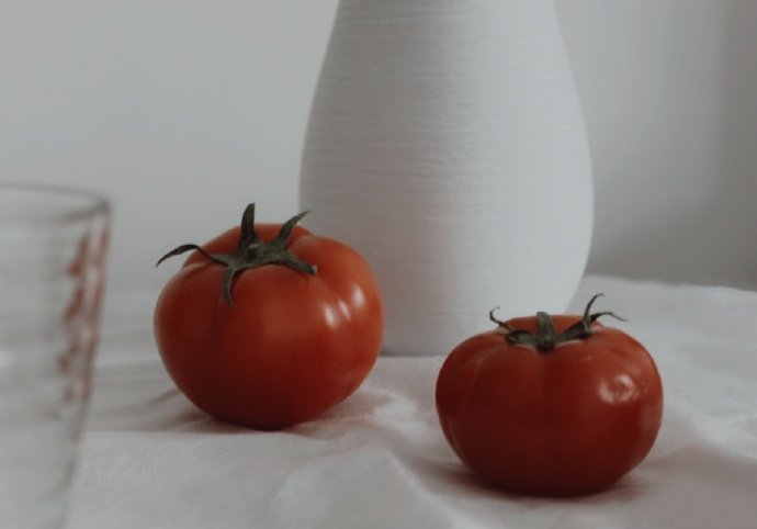 点击大图看下一张：一组保持高级感的番茄图片