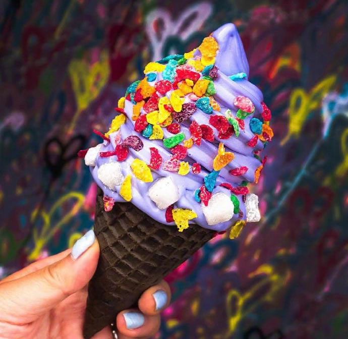 点击大图看下一张：一组香甜顺滑的冰淇淋图片