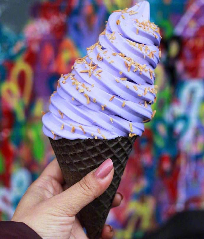 点击大图看下一张：一组香甜顺滑的冰淇淋图片
