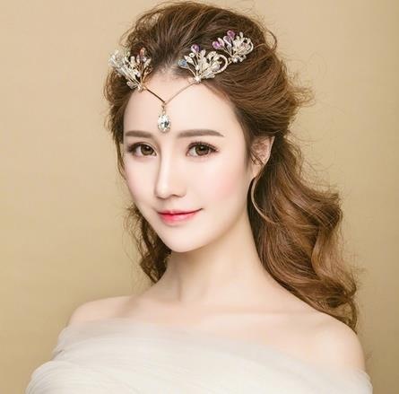点击大图看下一张：九款超漂亮的新娘发型头妆