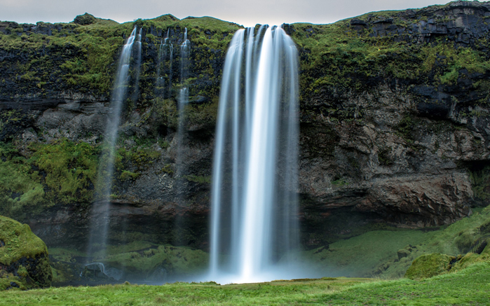 点击大图看下一张：冰岛塞里雅兰瀑布美景桌面壁纸