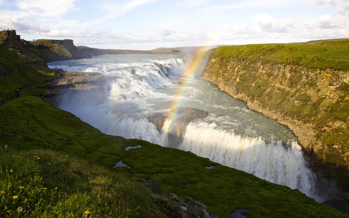 点击大图看下一张：冰岛塞里雅兰瀑布美景桌面壁纸