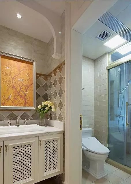 点击大图看下一张：小户型卫浴间干湿分离设计