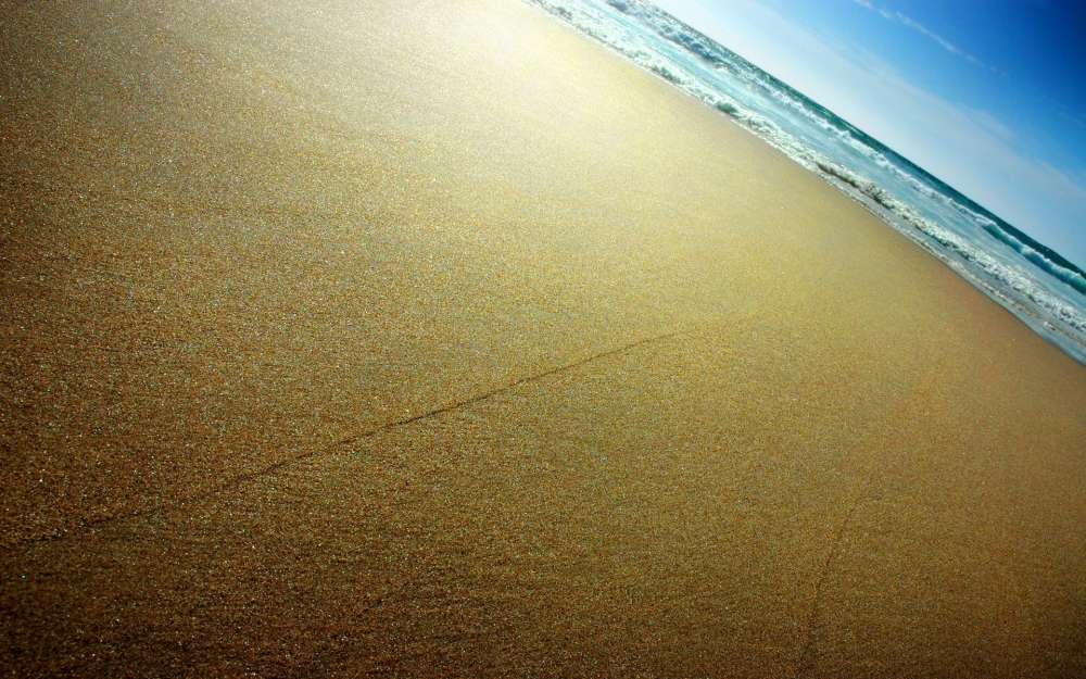 点击大图看下一张：沙滩美景桌面壁纸图片