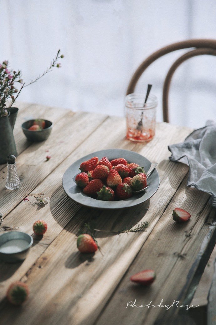 点击大图看下一张：一组小清新感的草莓图片欣赏