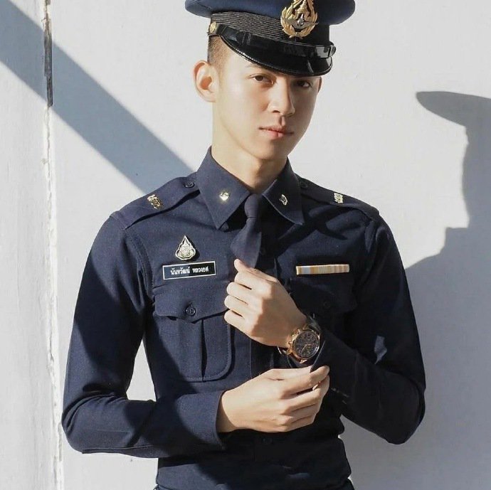 点击大图看下一张：泰国小哥哥型男制服图片