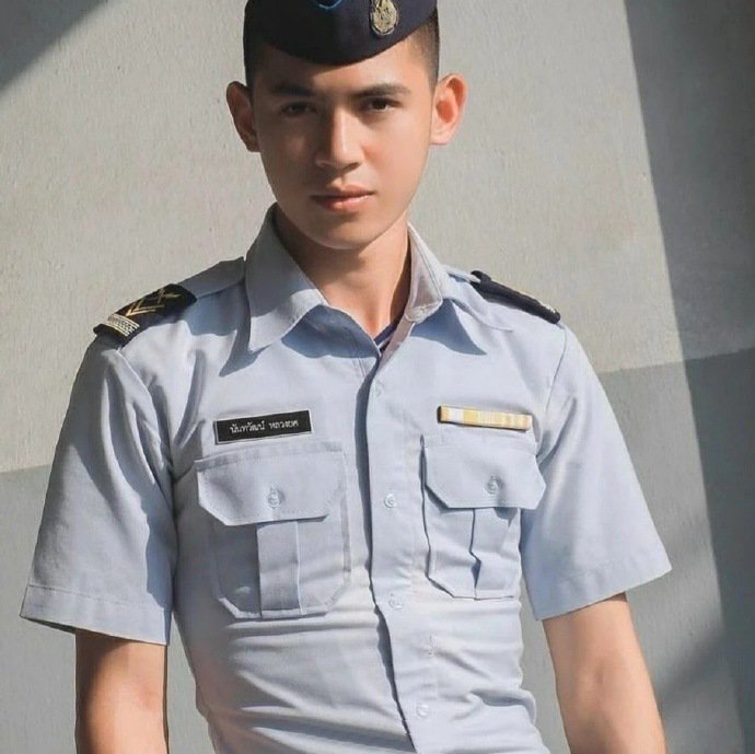 点击大图看下一张：泰国小哥哥型男制服图片