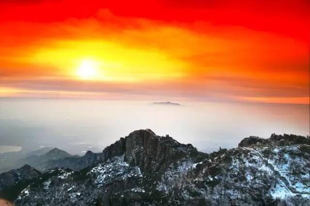 点击大图看下一张：五岳之首——泰山雪景