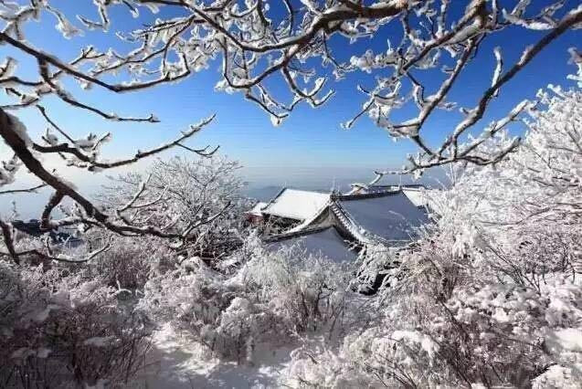 点击大图看下一张：五岳之首——泰山雪景