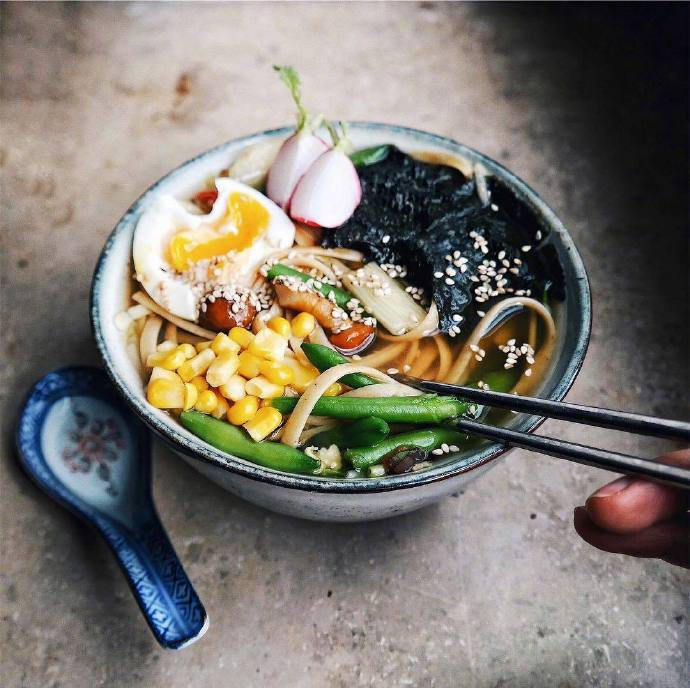 点击大图看下一张:一组诱人的美味拌面