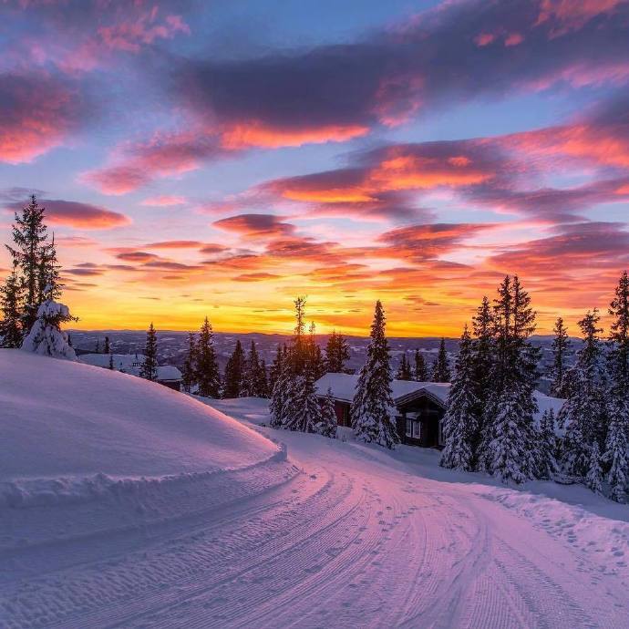 点击大图看下一张：冬日的挪威，夕阳下的冰雪世界