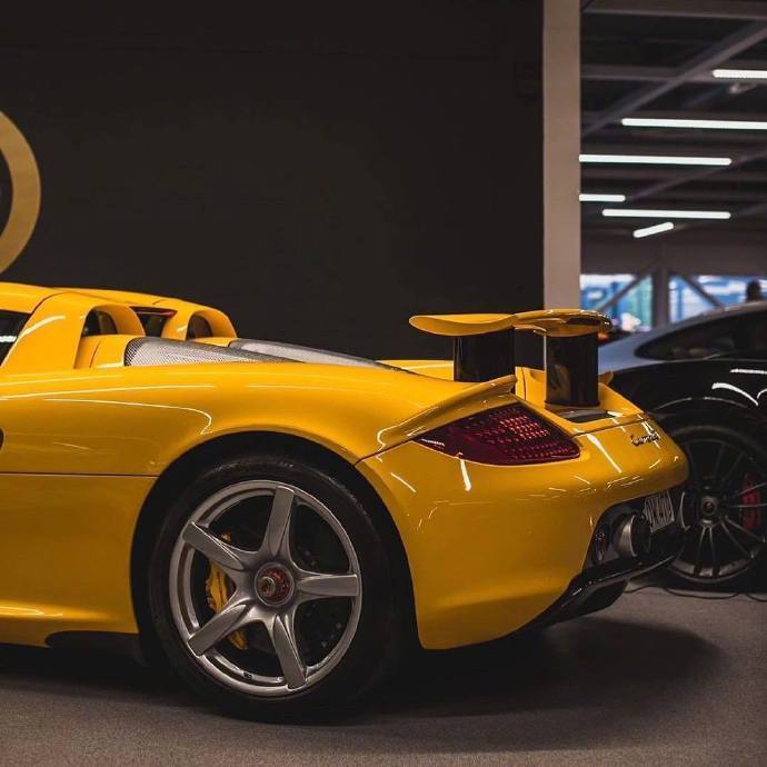 点击大图看下一张：黄色保时捷Carrera GT图片