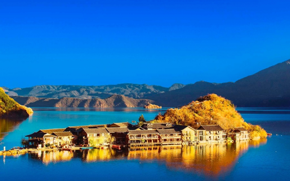 点击大图看下一张：泸沽湖唯美梦幻风景图片桌面壁纸