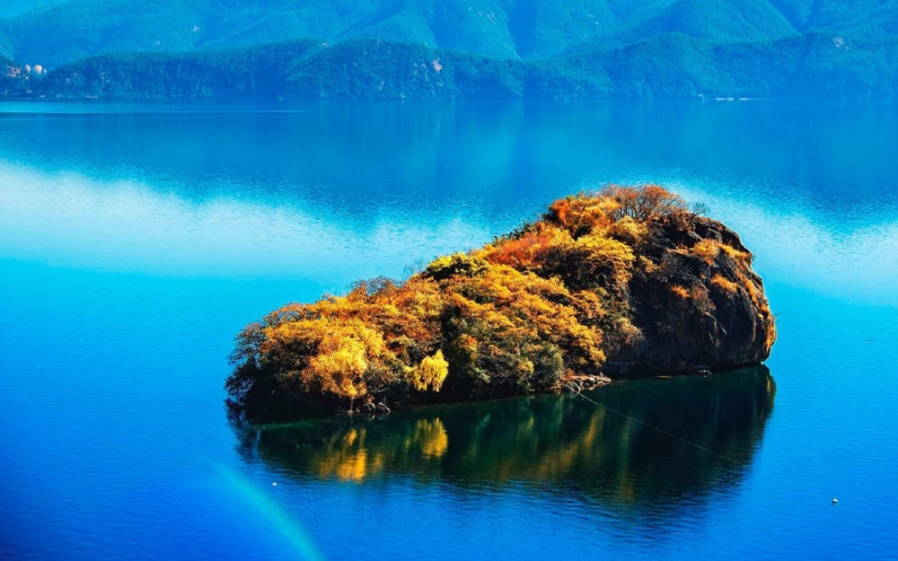 点击大图看下一张：泸沽湖唯美梦幻风景图片桌面壁纸
