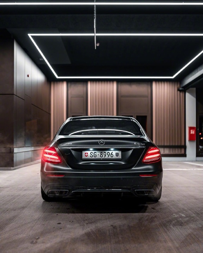 点击大图看下一张：性能车只要一变黑武士就没有不帅的