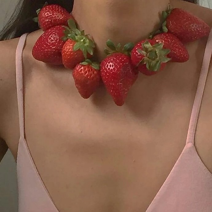 点击大图看下一张：一组超好看的草莓摄影图片