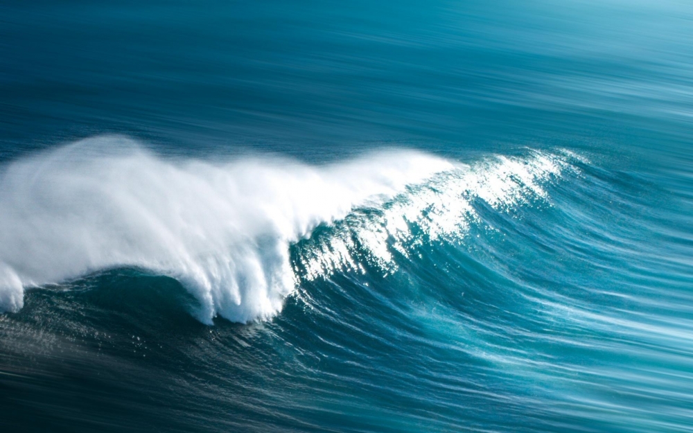 点击大图看下一张：海洋海浪唯美高清桌面壁纸