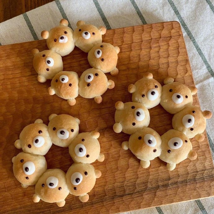 点击大图看下一张：一组可爱的小熊饼干图片