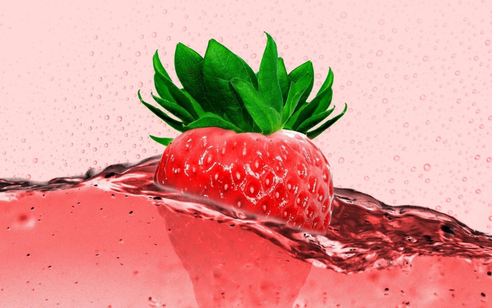 点击大图看下一张：精致新鲜的草莓高清桌面壁纸