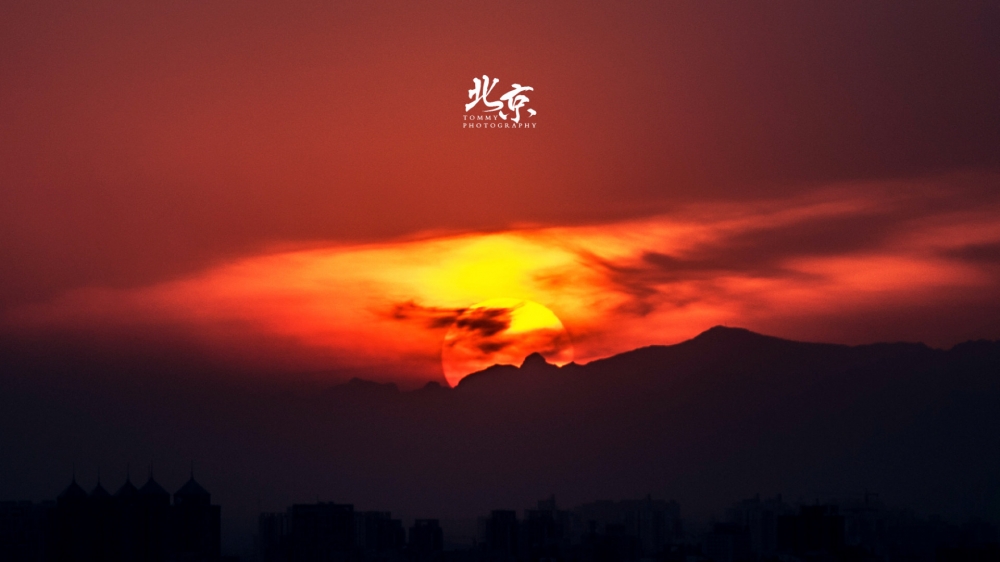 点击大图看下一张：北京多彩的天空图片
