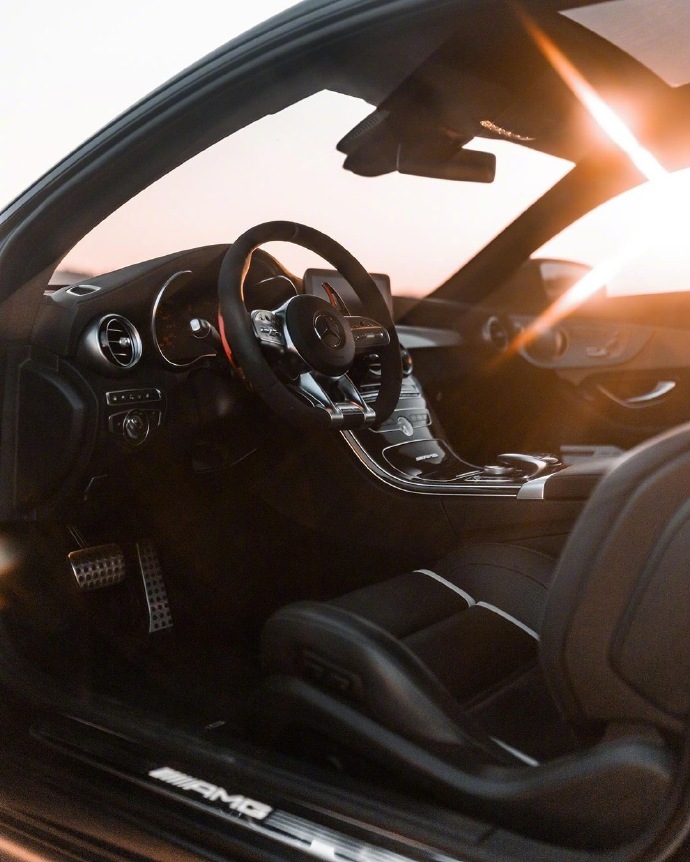 点击大图看下一张：黑武士版奔驰C63 coupe图片欣赏