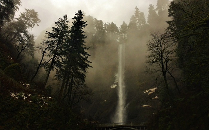 点击大图看下一张：绝美大自然瀑布风景图片桌面壁纸