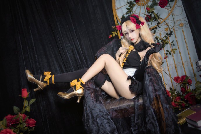 点击大图看下一张:一组cos超性感女仆艾蕾图片