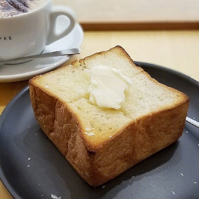 点击大图看下一张：甜甜的乳酪面包图片