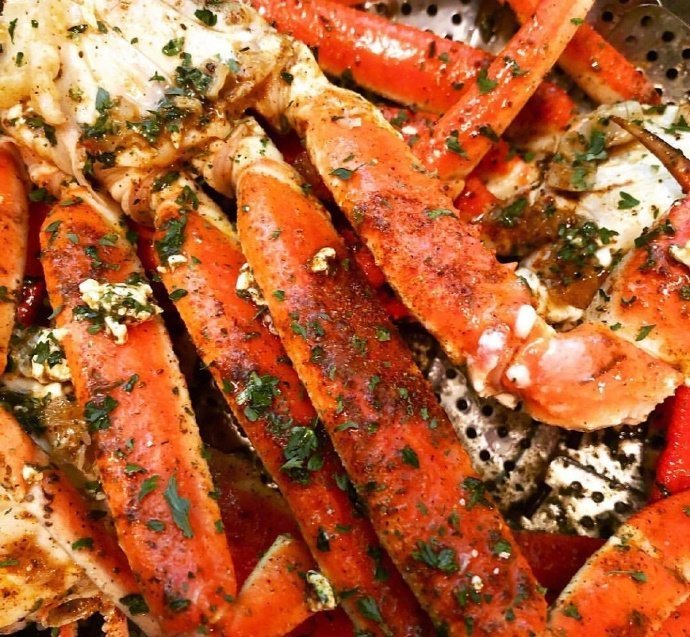 点击大图看下一张：海盐焗螃蟹爪子，消磨时间的小零食