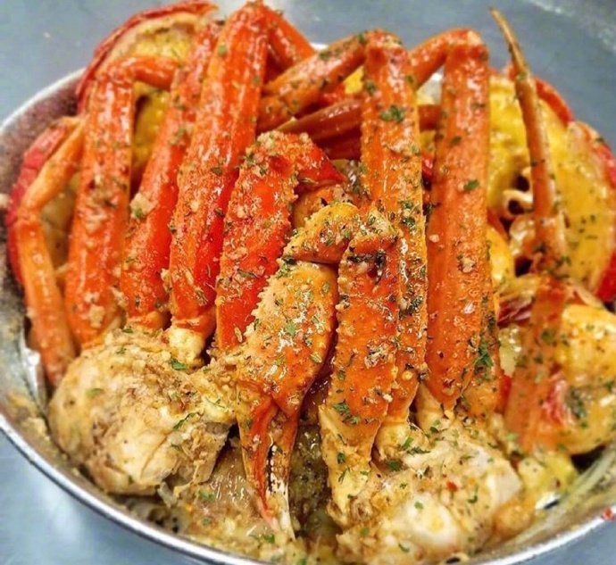 点击大图看下一张：海盐焗螃蟹爪子，消磨时间的小零食
