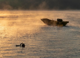 泸沽湖唯美晨曦风景图片桌面壁纸