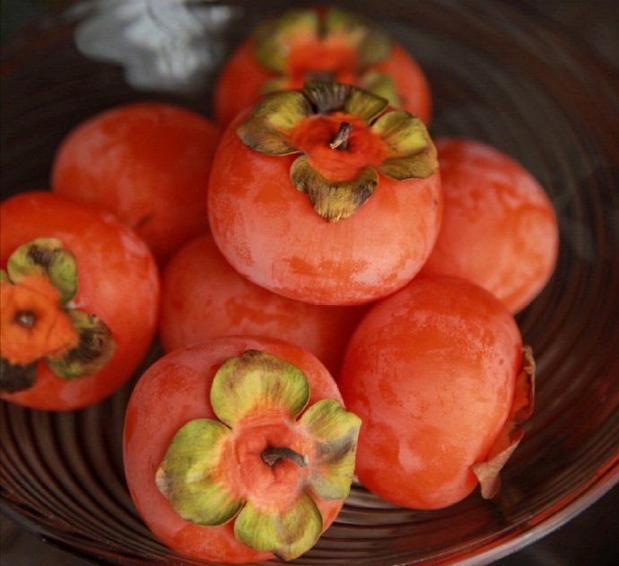 点击大图看下一张：一组红红甜甜的柿子图片